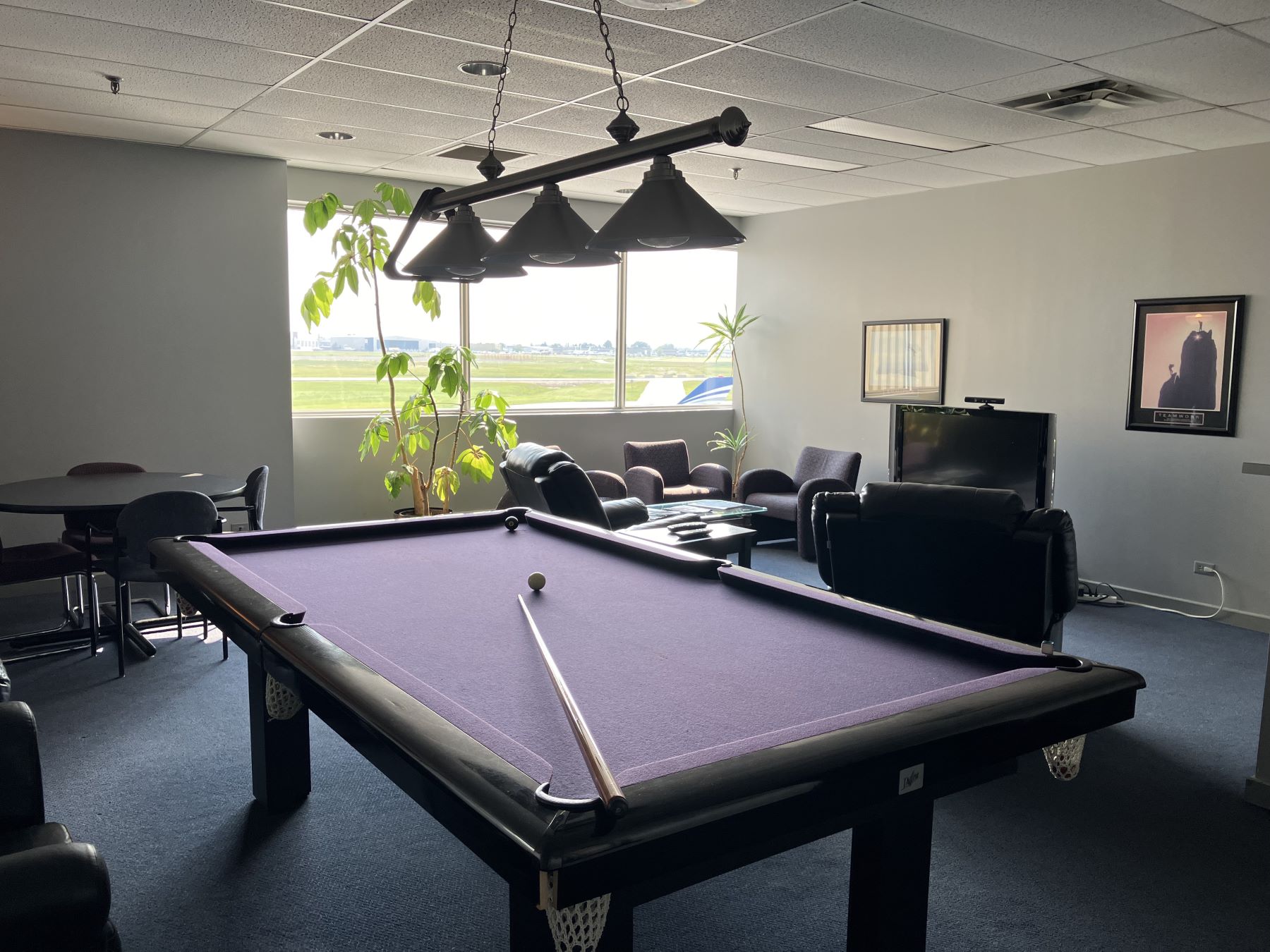 Winnipeg FBO Private Airport Entertainment Area