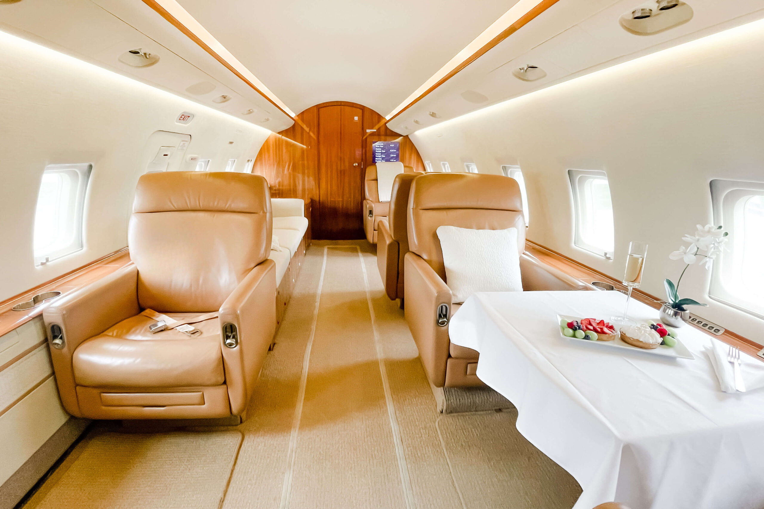 Challenger 604 Charter Interior