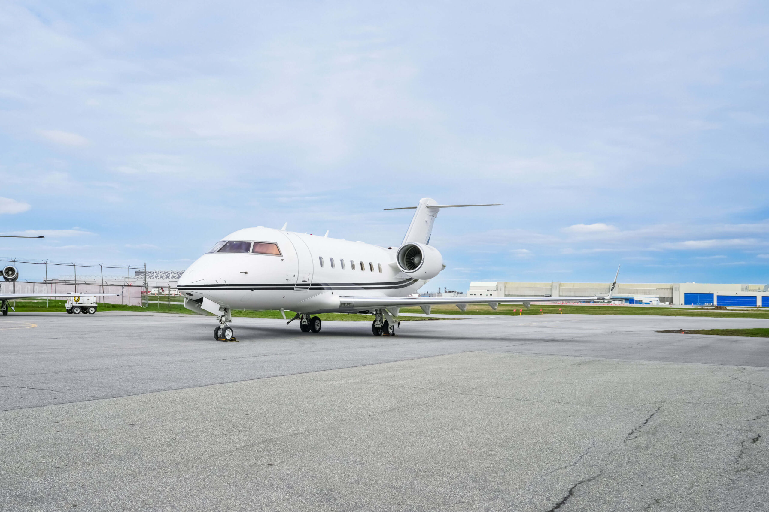 Challenger 604 Exterior Front