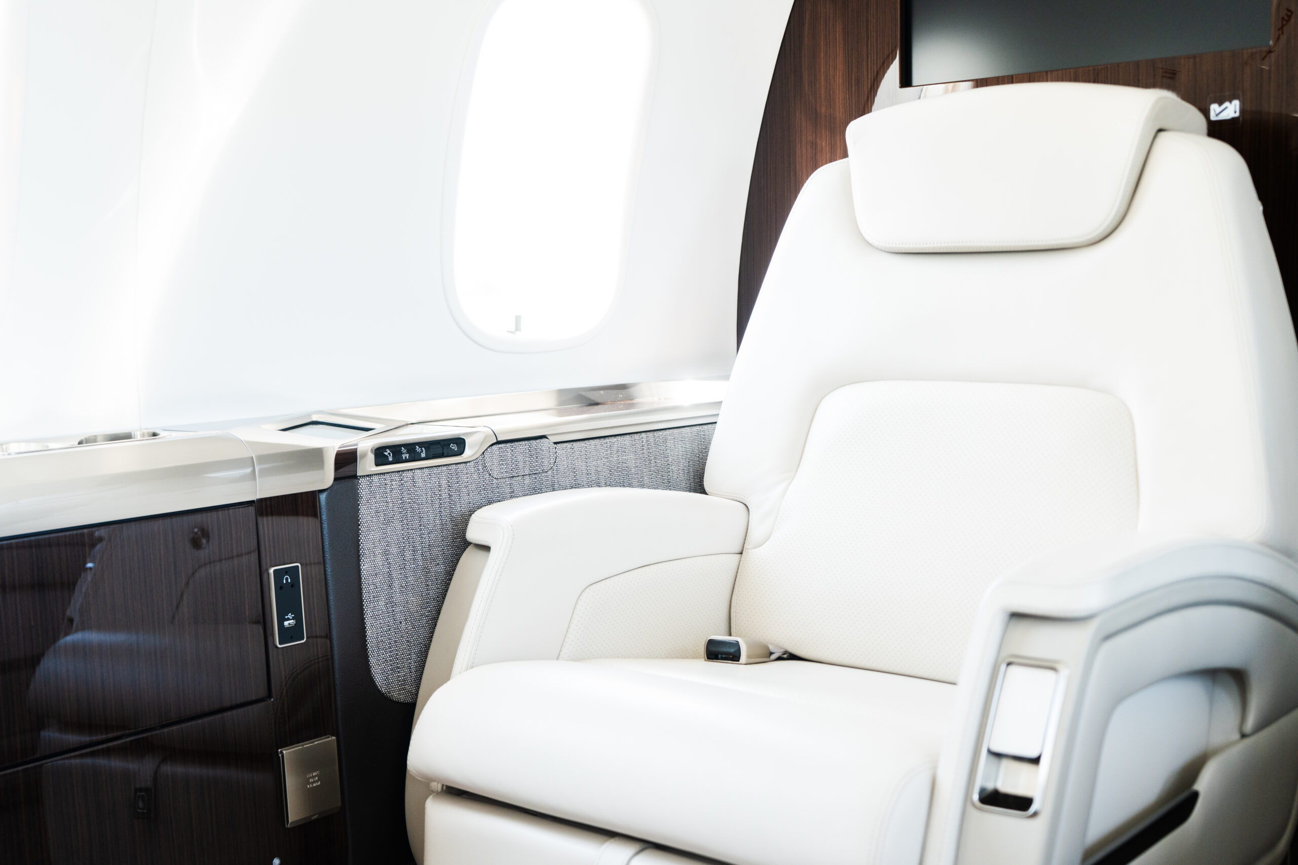 Challenger 350 Charter Seat