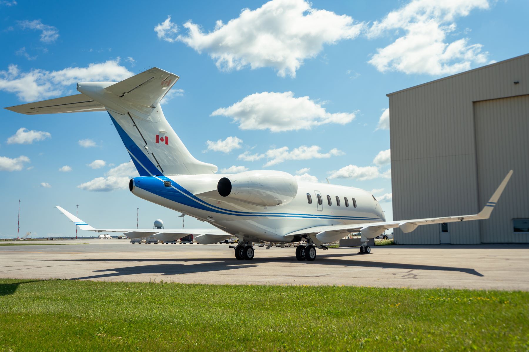 Challenger 350 Exterior Back