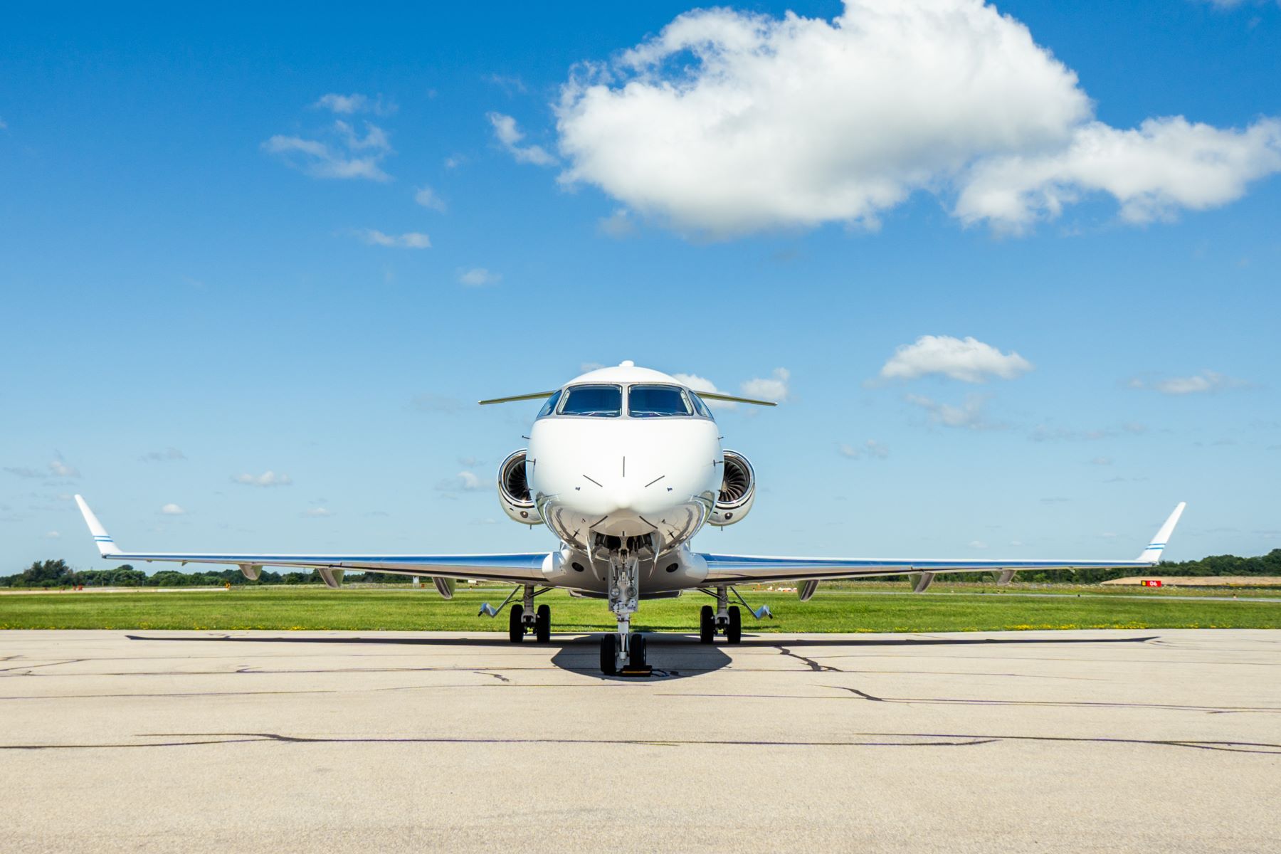 Bombardier Challenger 350 Front