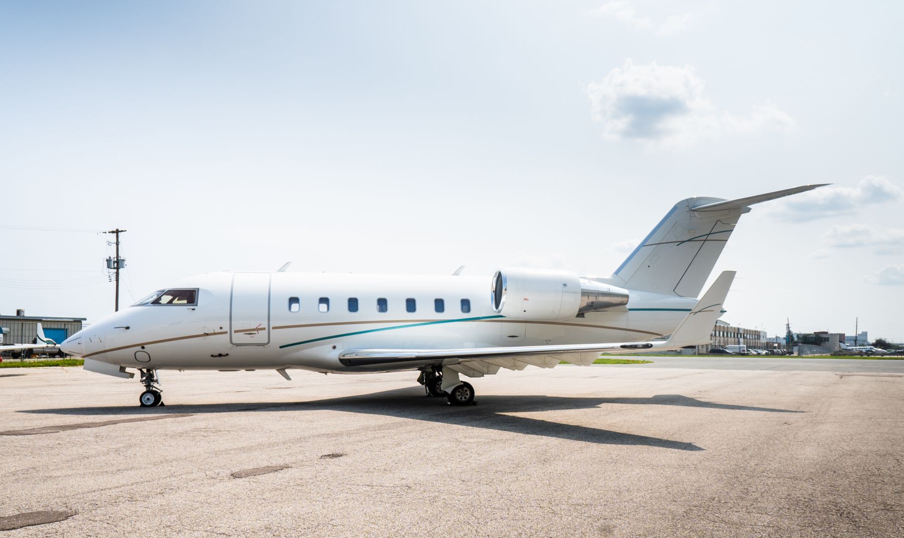 Challenger 605 Charter Jet Exterior