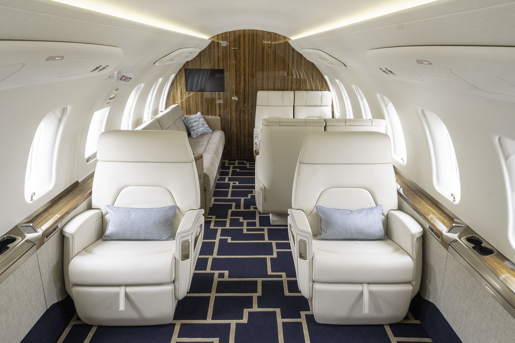 Challenger 650 Interior Cabin Front