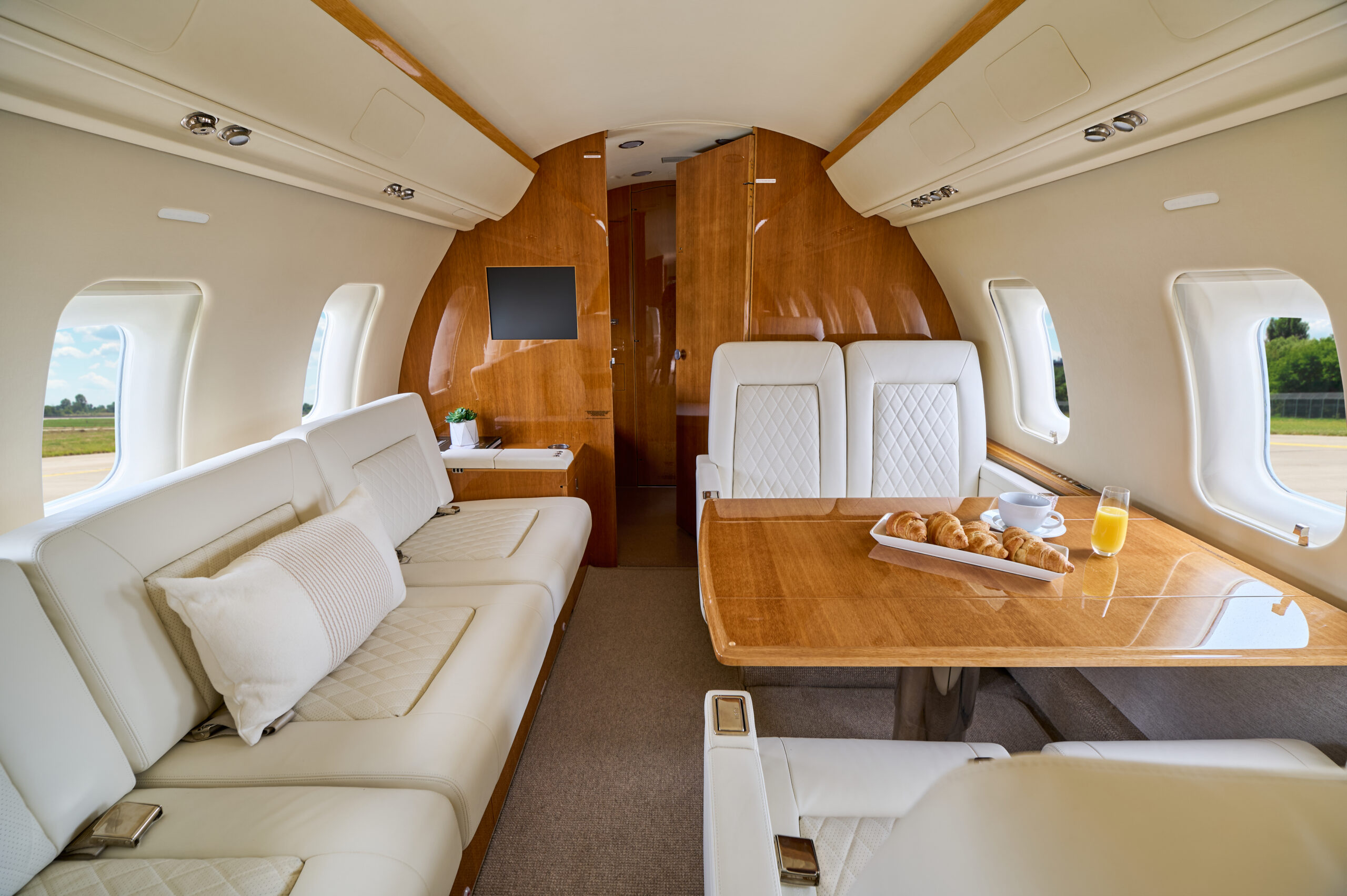 Challenger 605 Charter