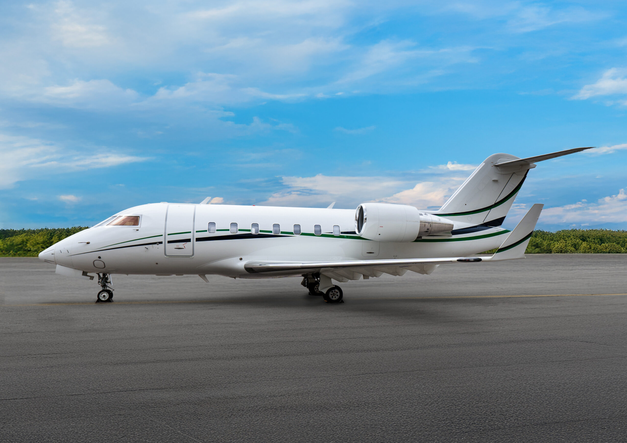 Challenger 650 Charter Execaire