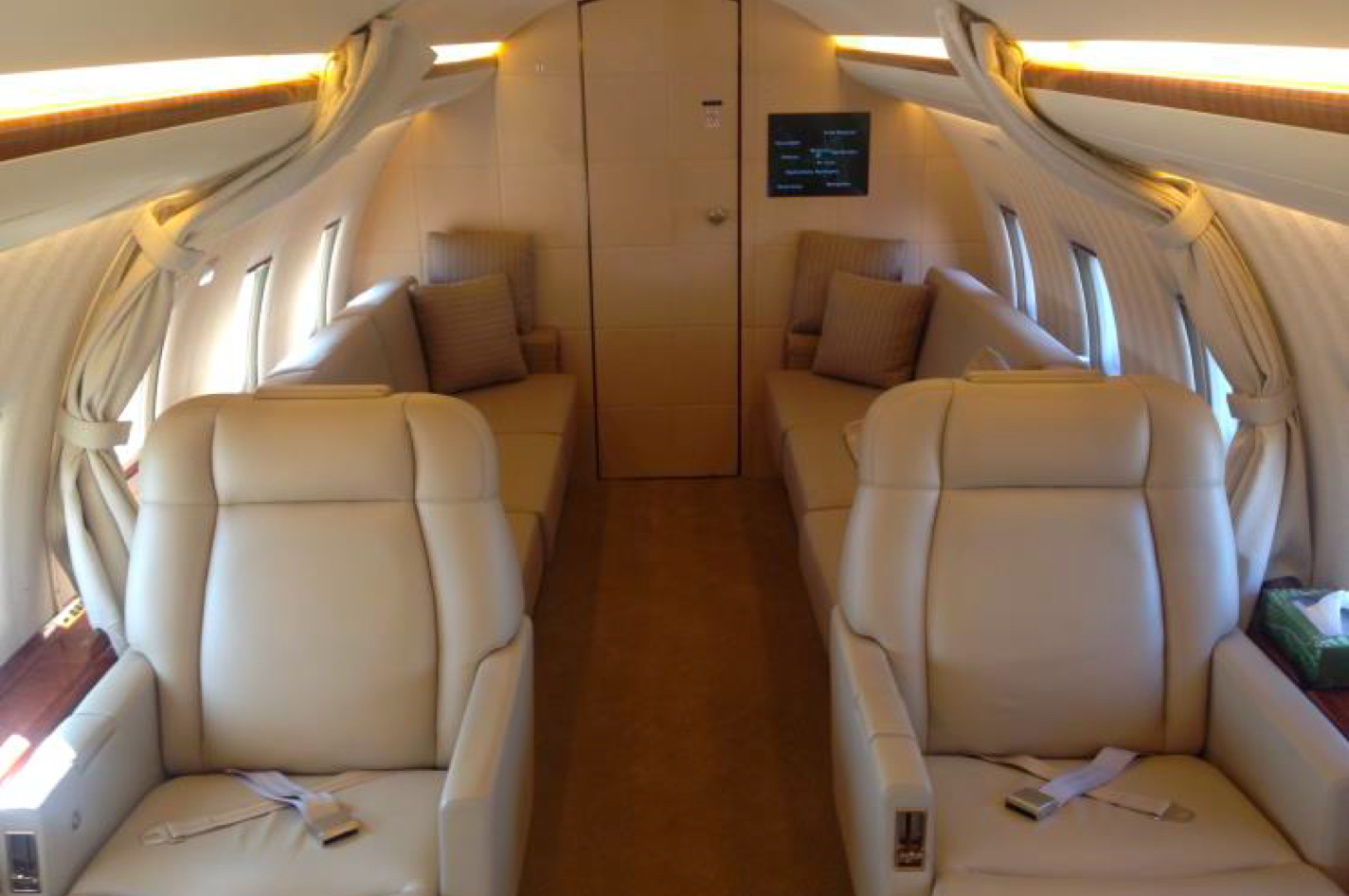 Challenger 604 - Beige Interior