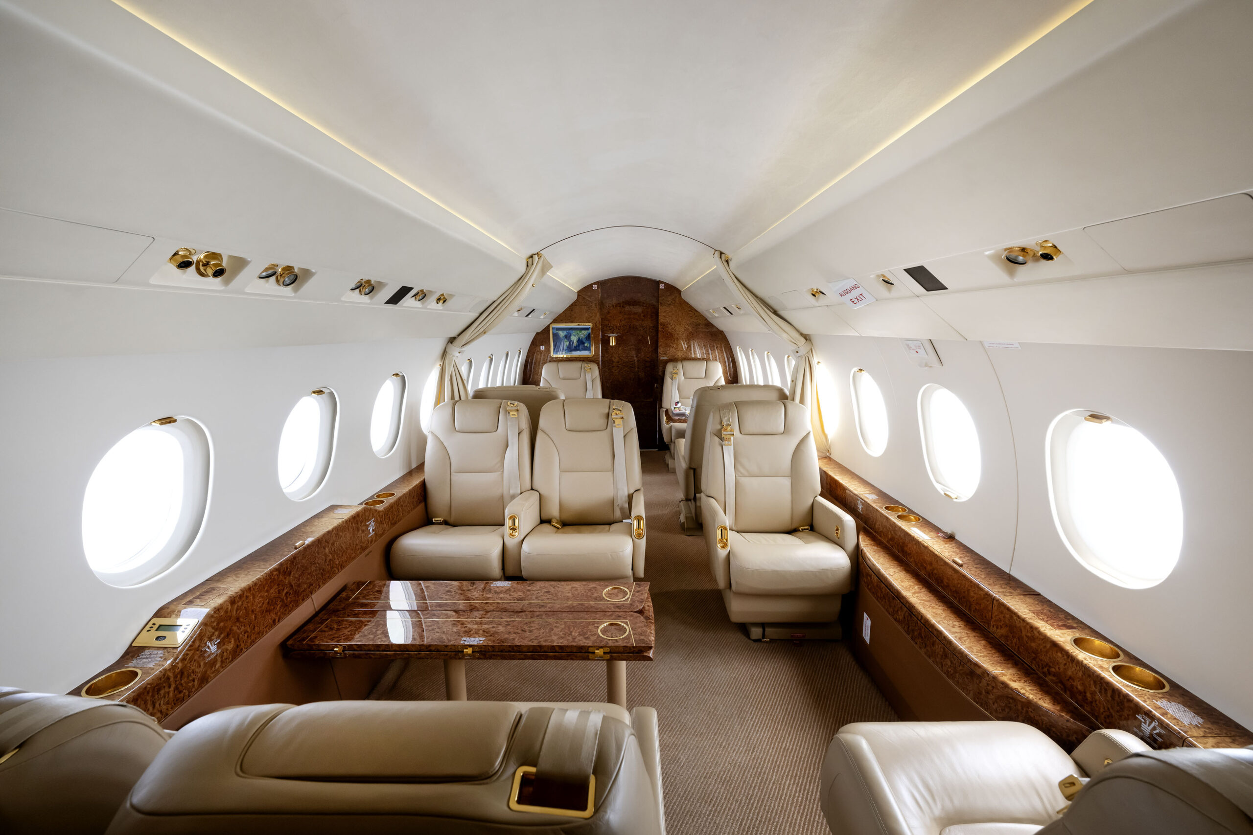 Charter Dassault Falcon 2000EX -Interior Full View Front