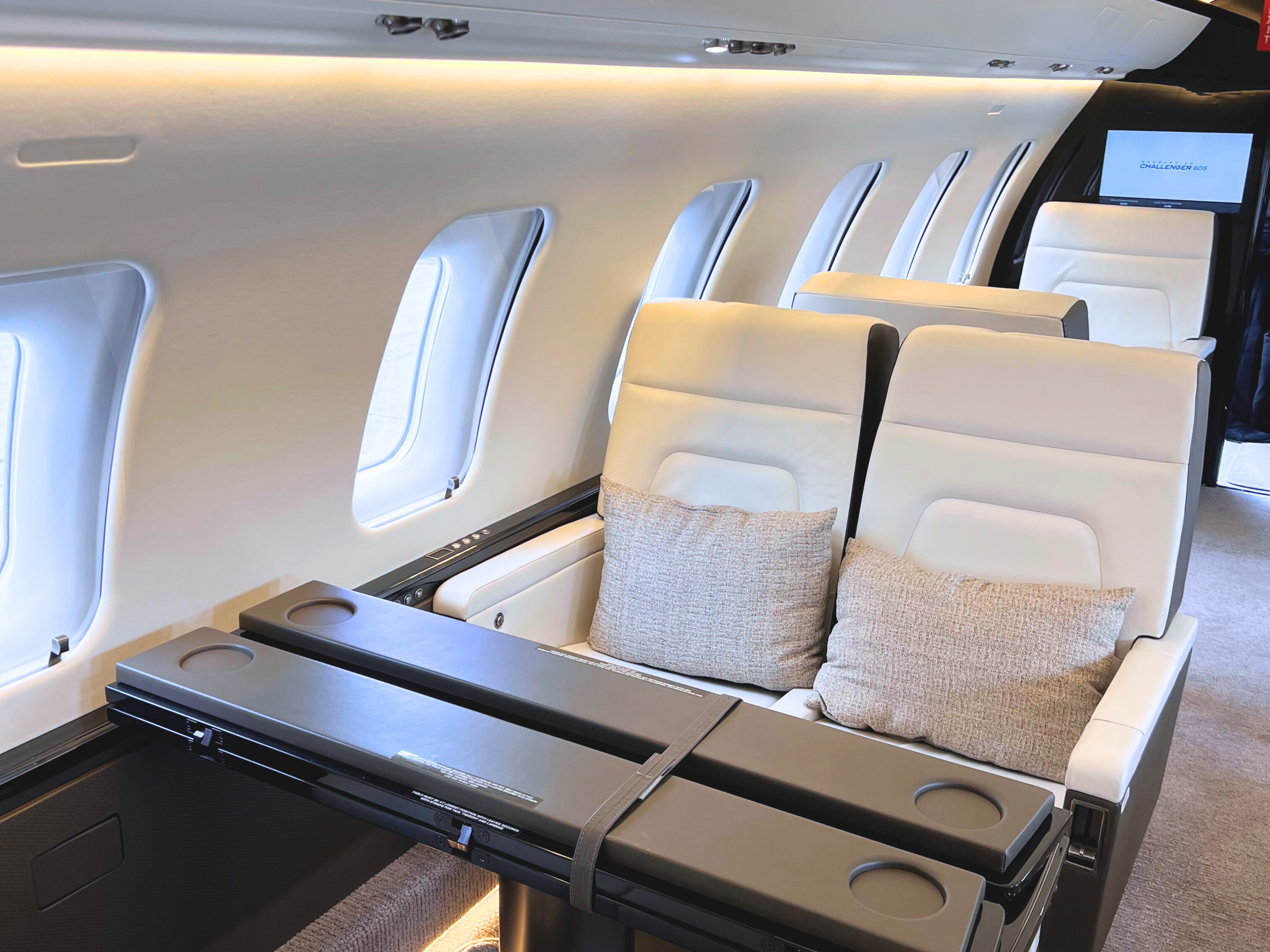 Challenger 605 Charter Interior 2